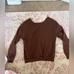 CUT NECKLINE BROWN CREWNECK - SIZE MEDIUM